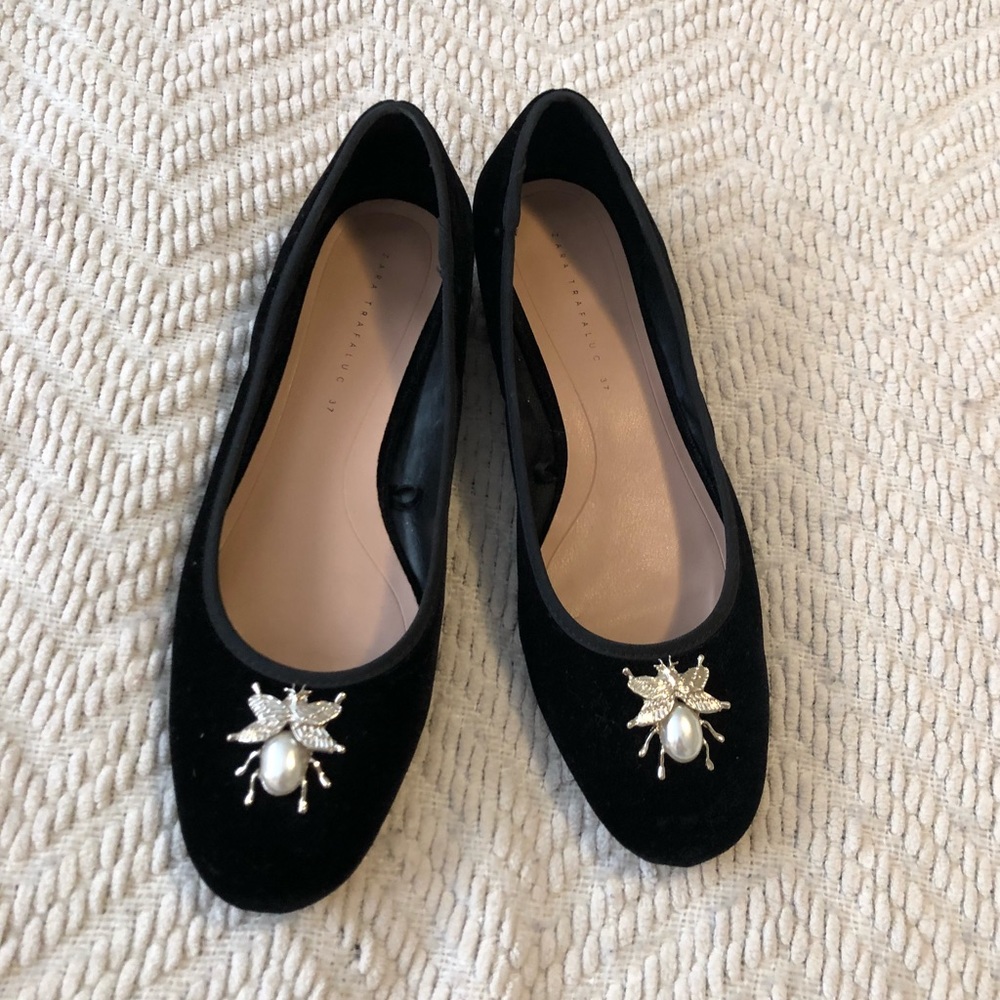 ZARA trafaluc velvet insect flats